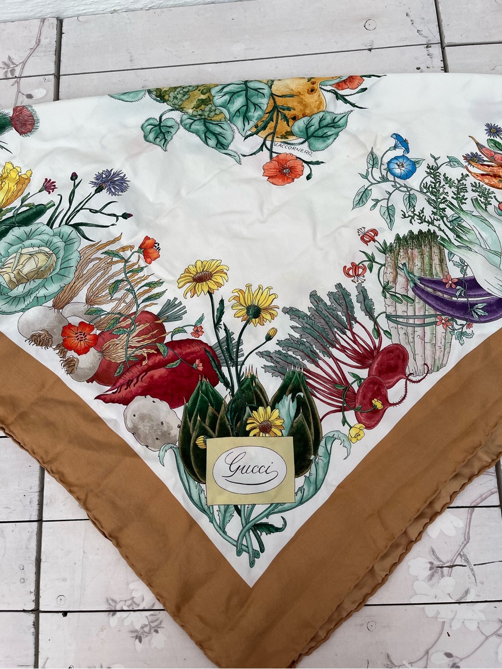 Gucci Silk Botanical Scarf in White and Brown